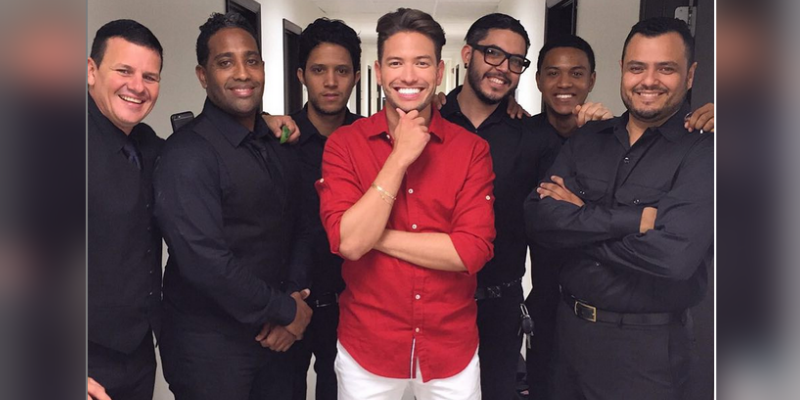 Dutch-Dominican salsa singer Rolf Sanchez is the new face of salsa. Find out more of this artist in our interview! (Photo: Instagram/@RolfSanchez)