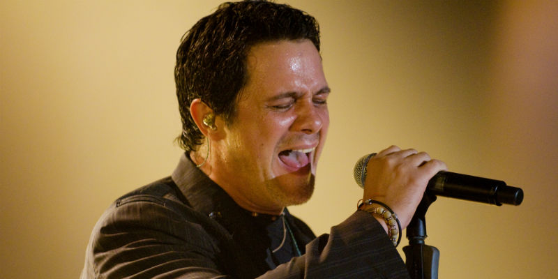 Alejandro Sanz is all about pouring his heart out in his music. But rumor has it that he's soon to make his acting debut in a novela! (Photo: Wikimedia Commons)