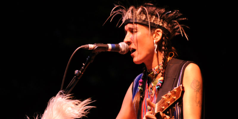 Colombian rock band Aterciopelados are coming back to the United States with new shows! Check out their concert dates here. (Photo: Wikimedia Commons)