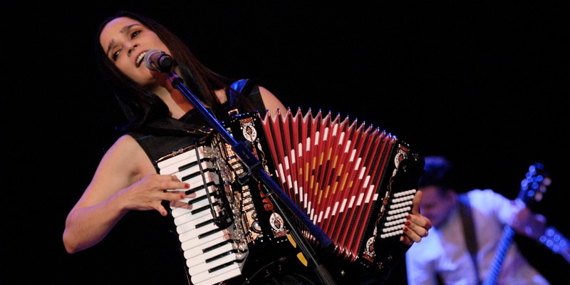 Julieta Venegas has announced she will tour the United States and Europe in 2016. Find out which cities and venues she'll be visiting! (Photo: Wikimedia Commons)